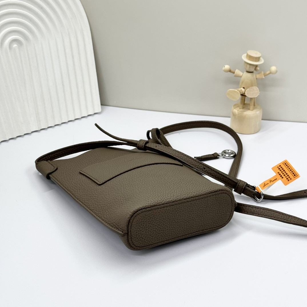 L0r0 P1ana Mini Bale Bag Calfskin 20x15x4cm