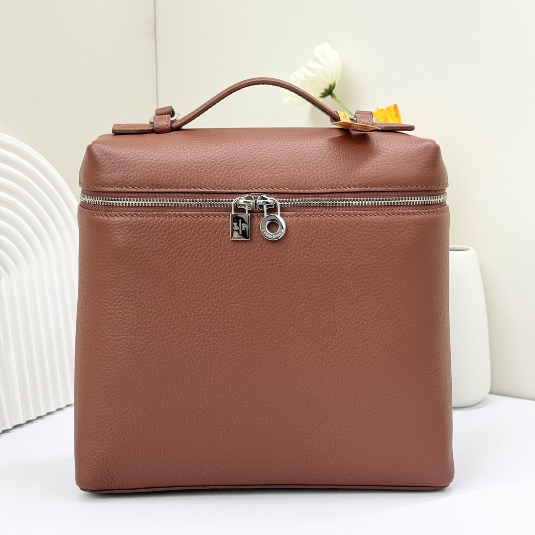 L0r0 P1ana Extra Pocket backpack L23.5 Grained Calfskin 23 x 21 x 8 cm