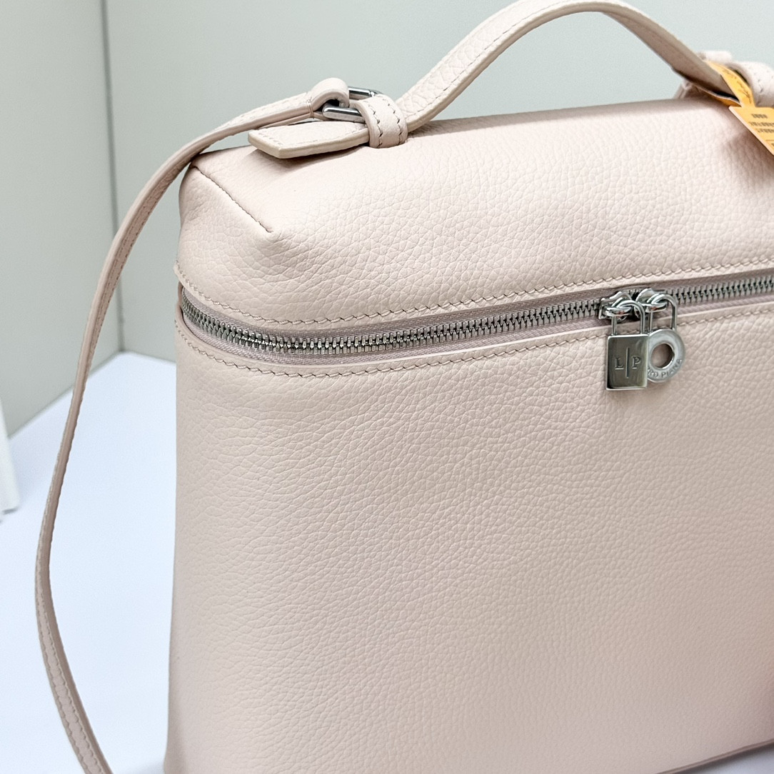 L0r0 P1ana Extra Pocket backpack L23.5 Grained Calfskin 23 x 21 x 8 cm