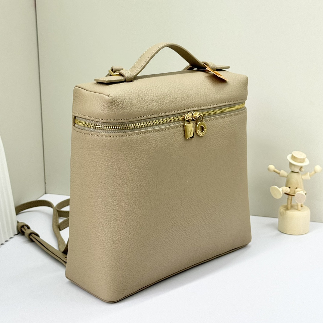 L0r0 P1ana Extra Pocket backpack L23.5 Grained Calfskin 23 x 21 x 8 cm