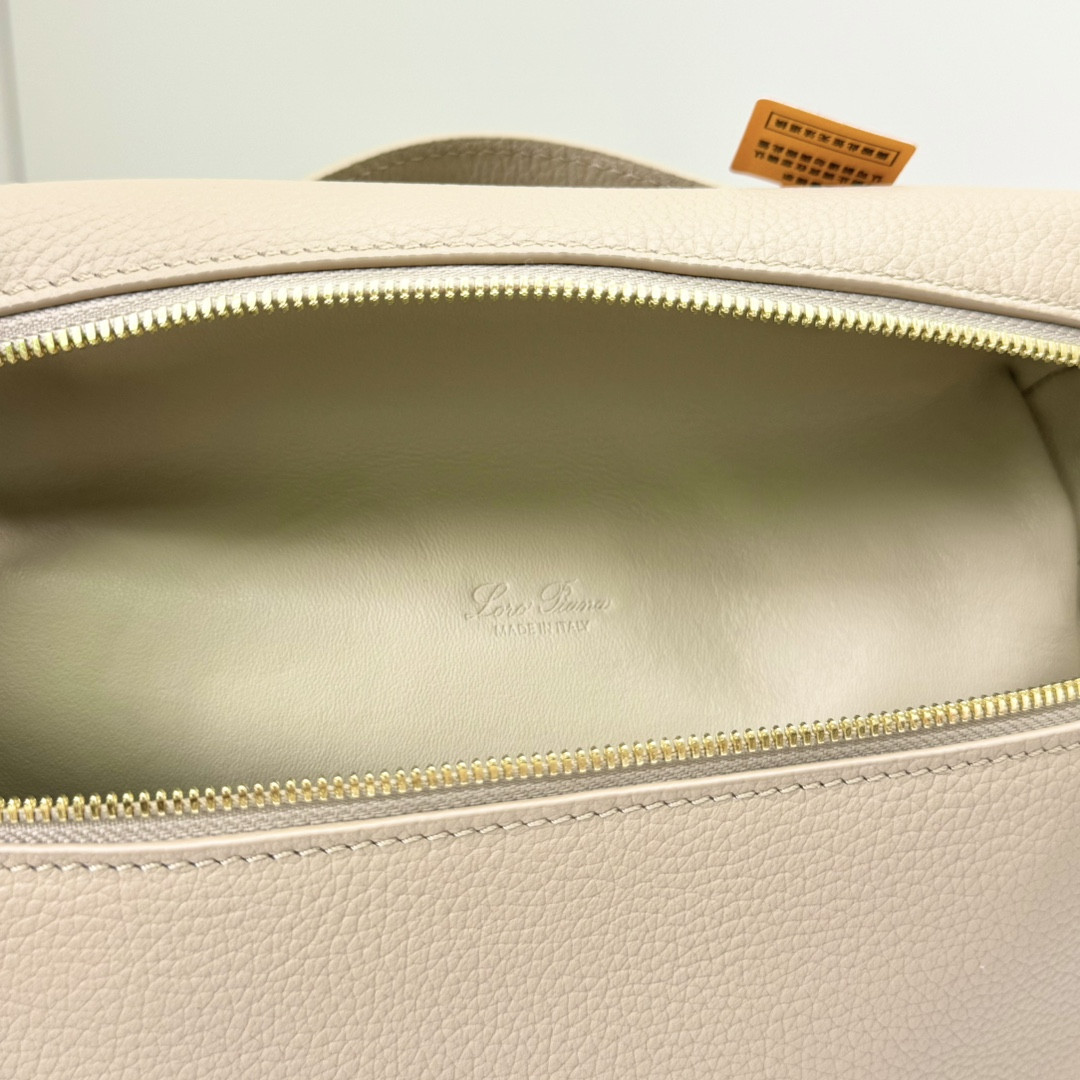 L0r0 P1ana Extra Pocket backpack L23.5 Grained Calfskin 23 x 21 x 8 cm