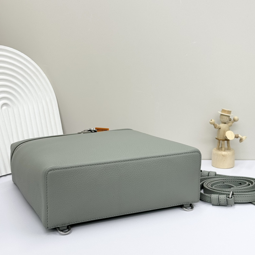 L0r0 P1ana Extra Pocket backpack L23.5 Grained Calfskin 23 x 21 x 8 cm