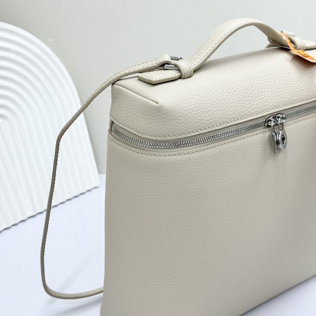 L0r0 P1ana Extra Pocket backpack L23.5 Grained Calfskin 23 x 21 x 8 cm