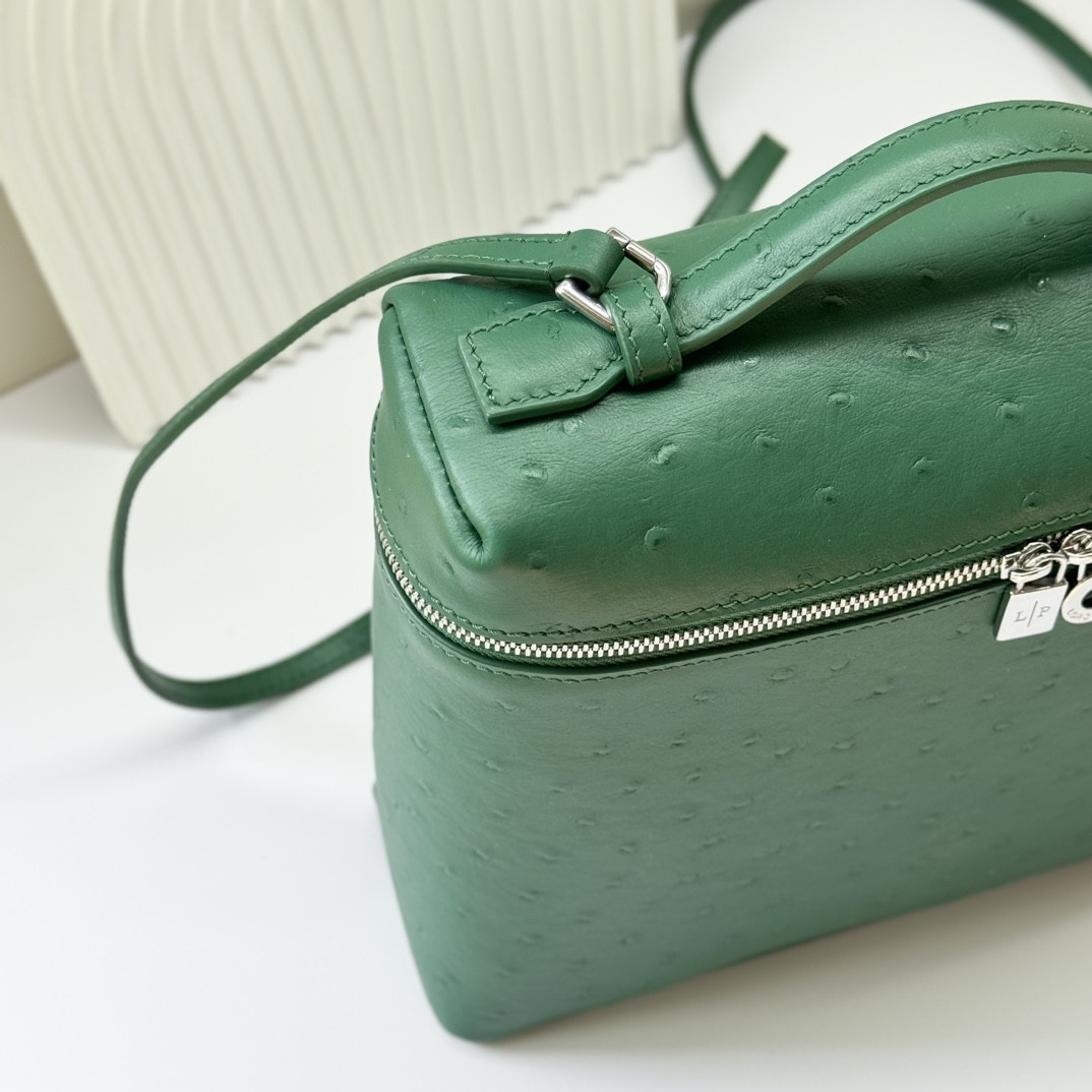 L0r0 P1ana Extra Pocket backpack L23.5 Ostrich-grained Leather 23 x 21 x 8 cm