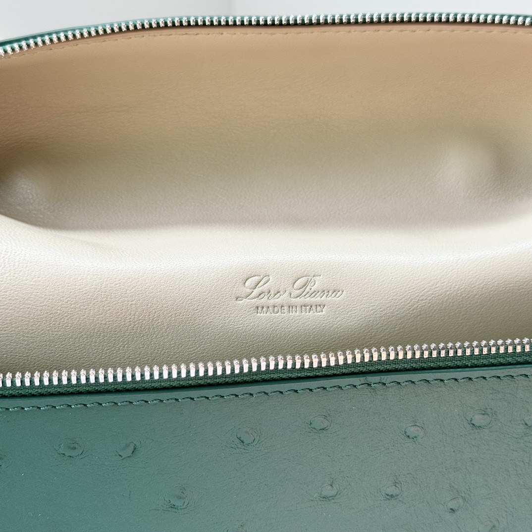 L0r0 P1ana Extra Pocket backpack L23.5 Ostrich-grained Leather 23 x 21 x 8 cm