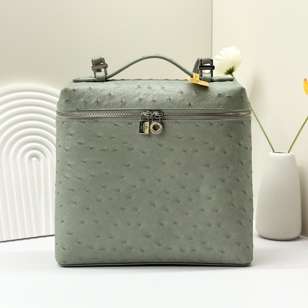 L0r0 P1ana Extra Pocket backpack L23.5 Ostrich-grained Leather 23 x 21 x 8 cm