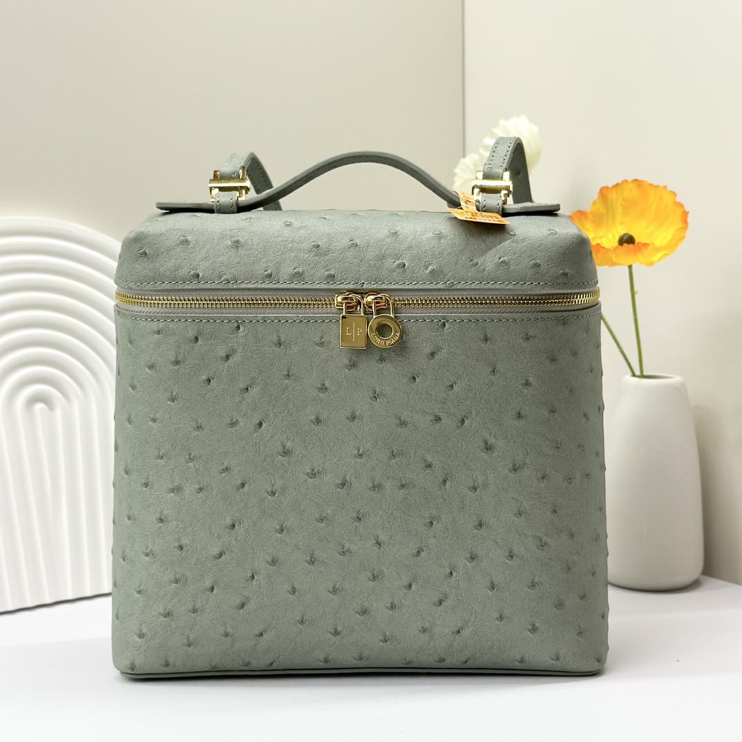 L0r0 P1ana Extra Pocket backpack L23.5 Ostrich-grained Leather 23 x 21 x 8 cm