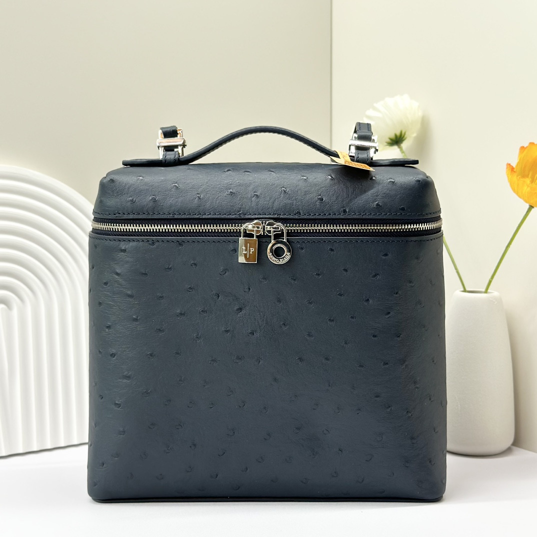 L0r0 P1ana Extra Pocket backpack L23.5 Ostrich-grained Leather 23 x 21 x 8 cm