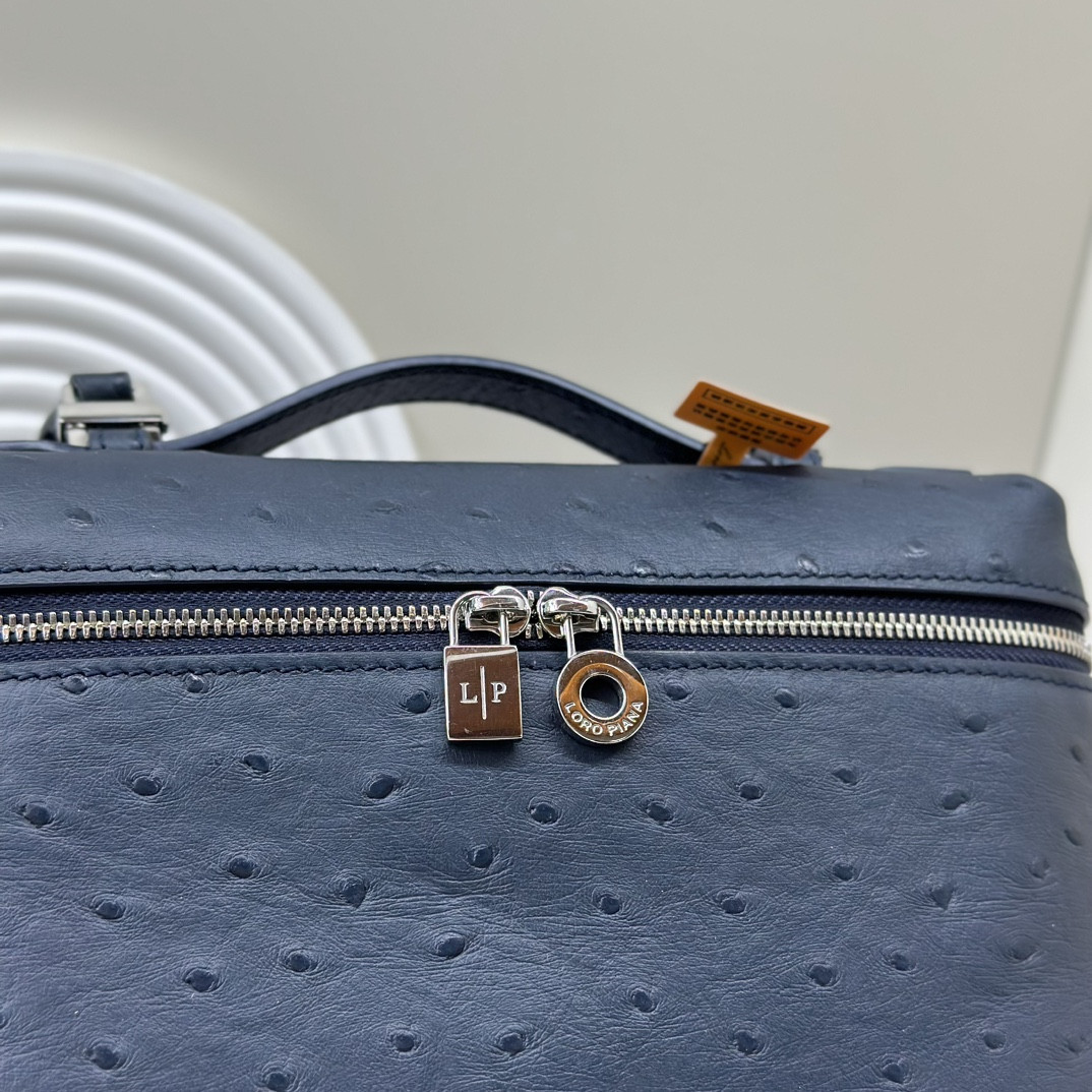 L0r0 P1ana Extra Pocket backpack L23.5 Ostrich-grained Leather 23 x 21 x 8 cm