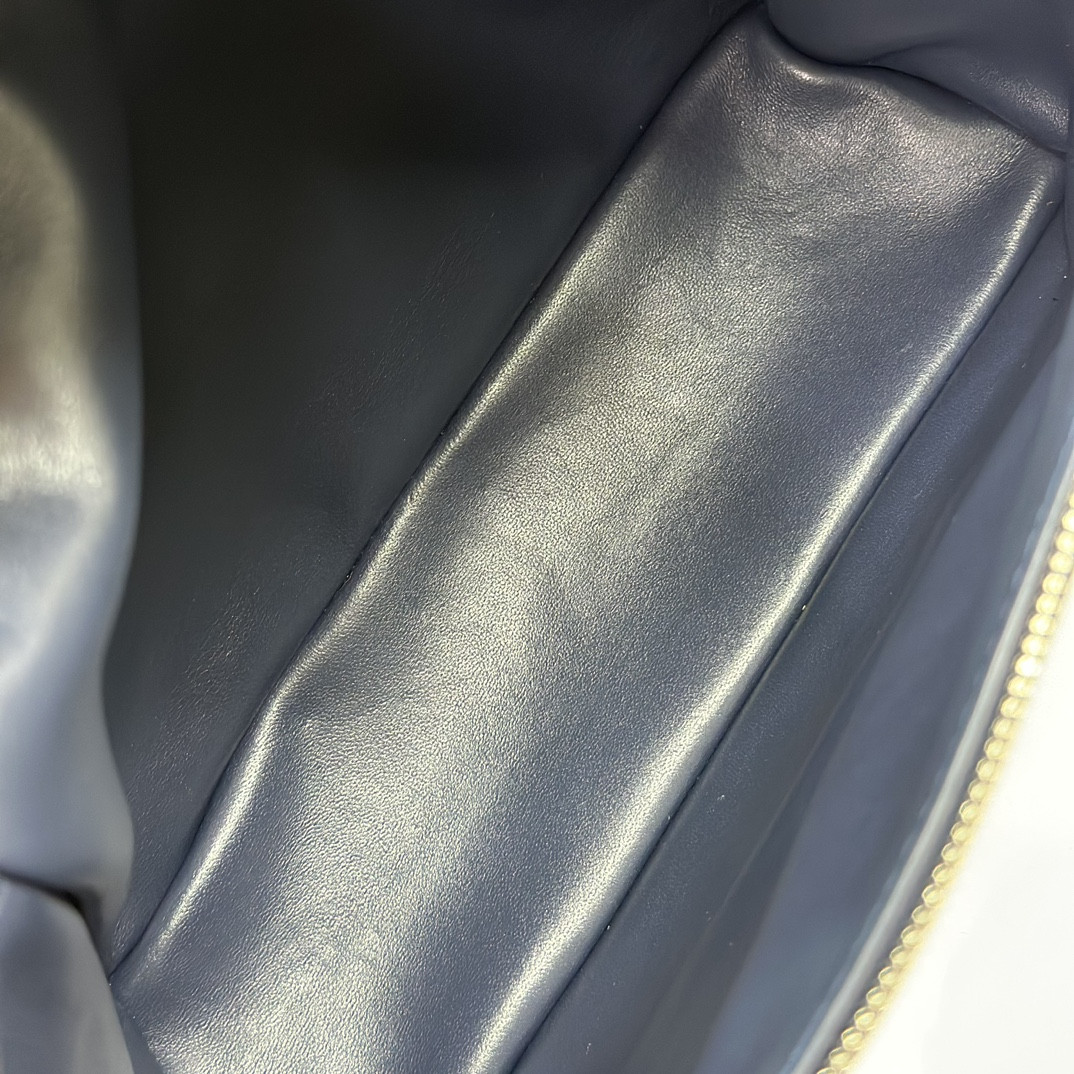 L0r0 P1ana Extra Pocket backpack L23.5 Ostrich-grained Leather 23 x 21 x 8 cm