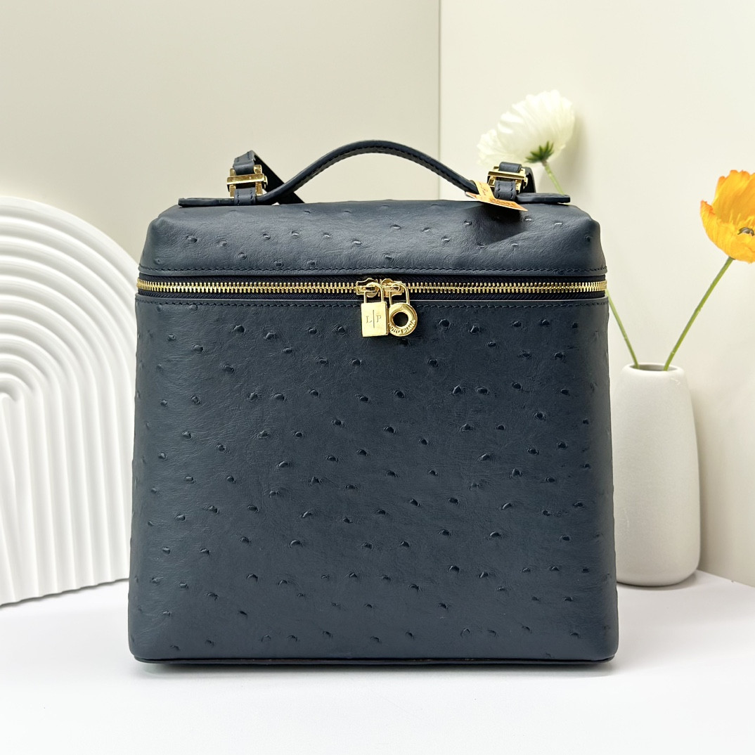 L0r0 P1ana Extra Pocket backpack L23.5 Ostrich-grained Leather 23 x 21 x 8 cm