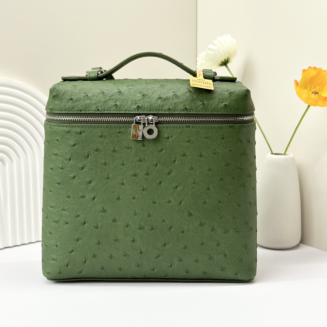 L0r0 P1ana Extra Pocket backpack L23.5 Ostrich-grained Leather 23 x 21 x 8 cm