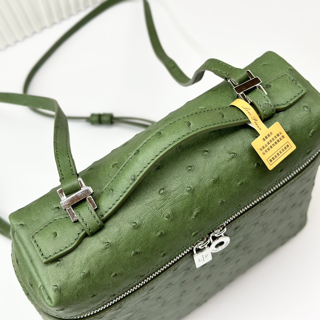 L0r0 P1ana Extra Pocket backpack L23.5 Ostrich-grained Leather 23 x 21 x 8 cm