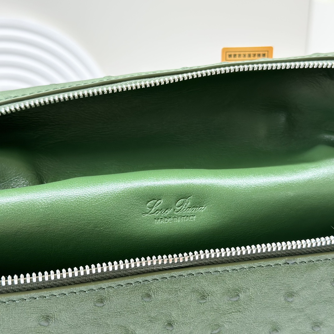 L0r0 P1ana Extra Pocket backpack L23.5 Ostrich-grained Leather 23 x 21 x 8 cm