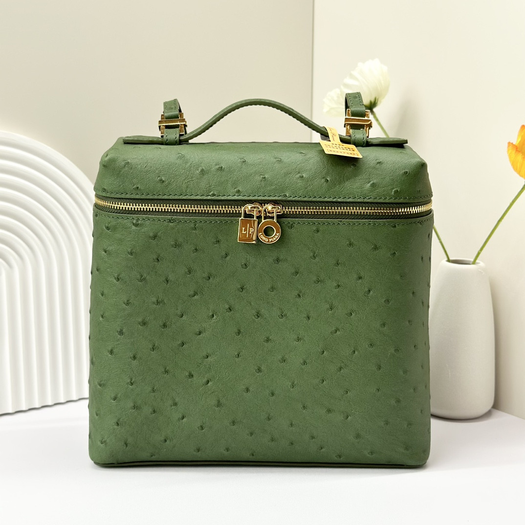 L0r0 P1ana Extra Pocket backpack L23.5 Ostrich-grained Leather 23 x 21 x 8 cm