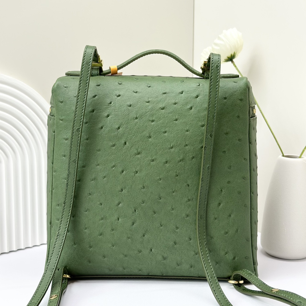 L0r0 P1ana Extra Pocket backpack L23.5 Ostrich-grained Leather 23 x 21 x 8 cm