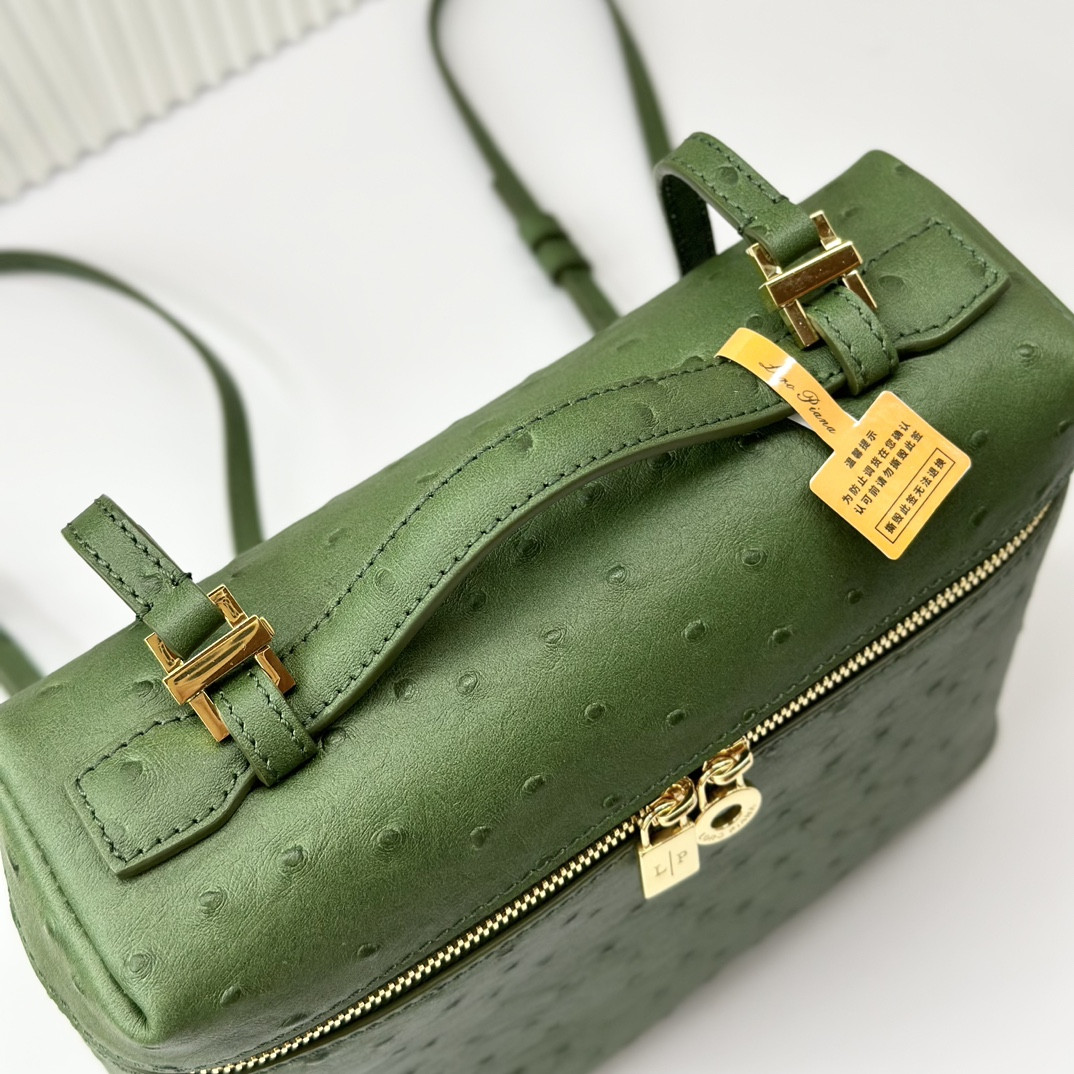 L0r0 P1ana Extra Pocket backpack L23.5 Ostrich-grained Leather 23 x 21 x 8 cm