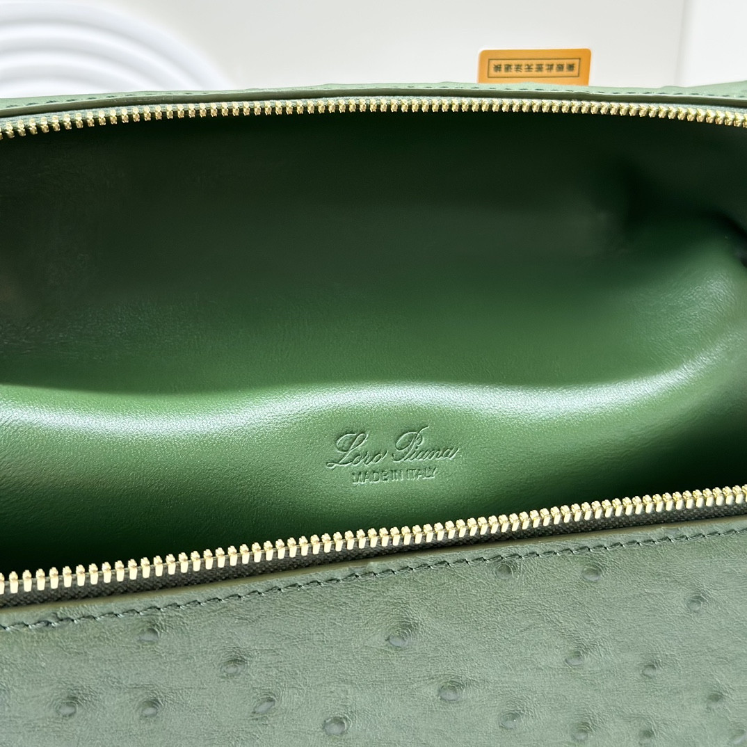 L0r0 P1ana Extra Pocket backpack L23.5 Ostrich-grained Leather 23 x 21 x 8 cm