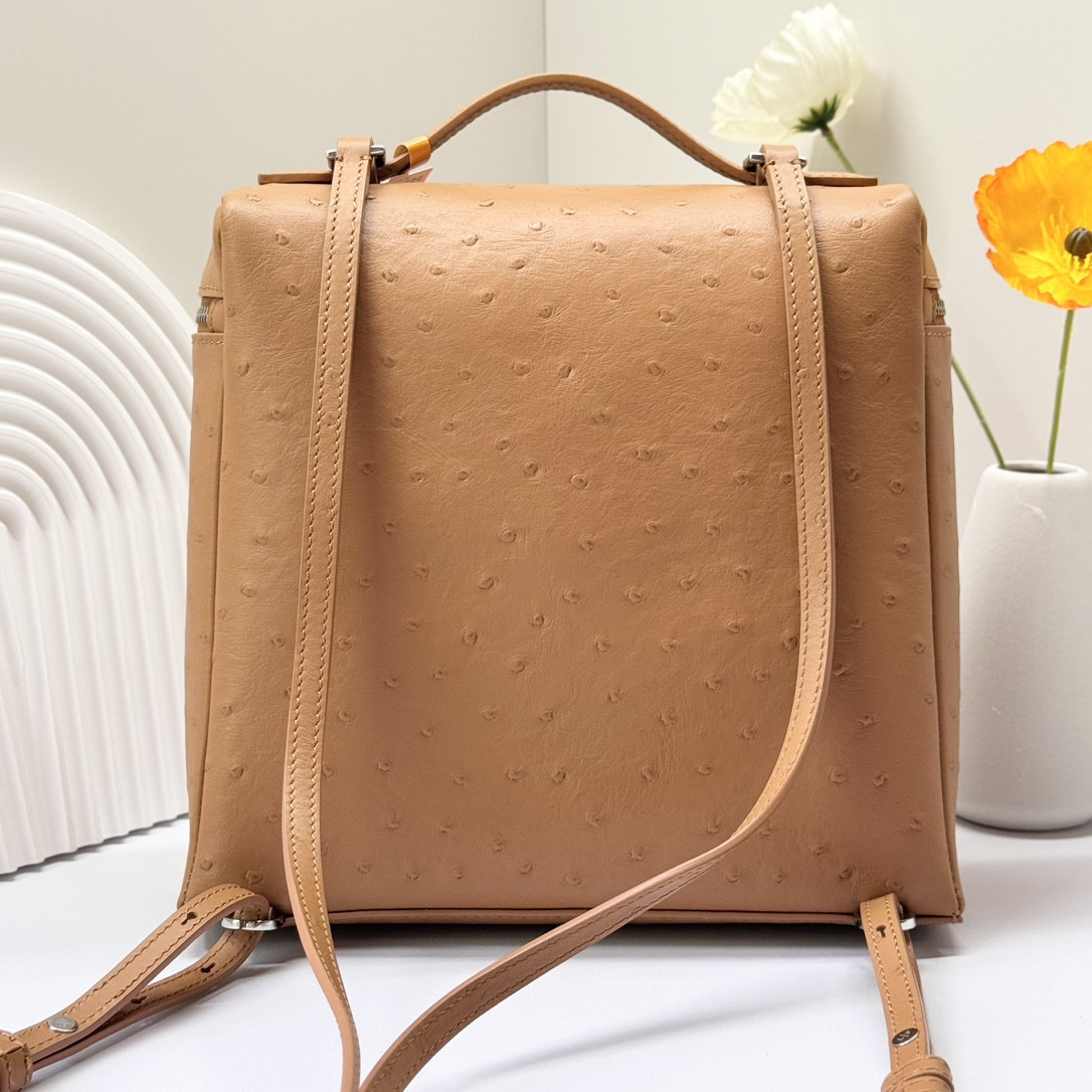 L0r0 P1ana Extra Pocket backpack L23.5 Ostrich-grained Leather 23 x 21 x 8 cm