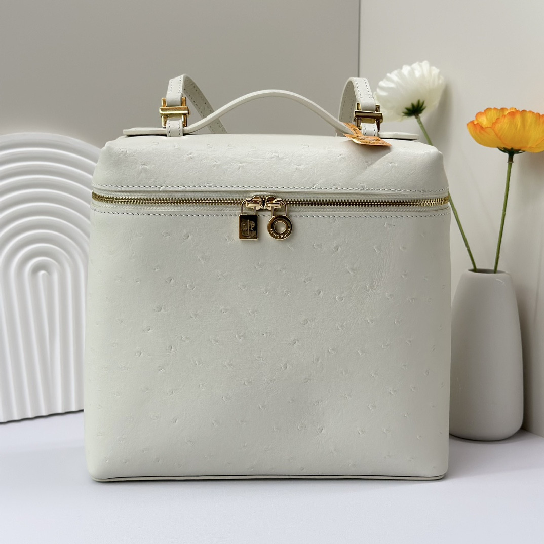 L0r0 P1ana Extra Pocket backpack L23.5 Ostrich-grained Leather 23 x 21 x 8 cm