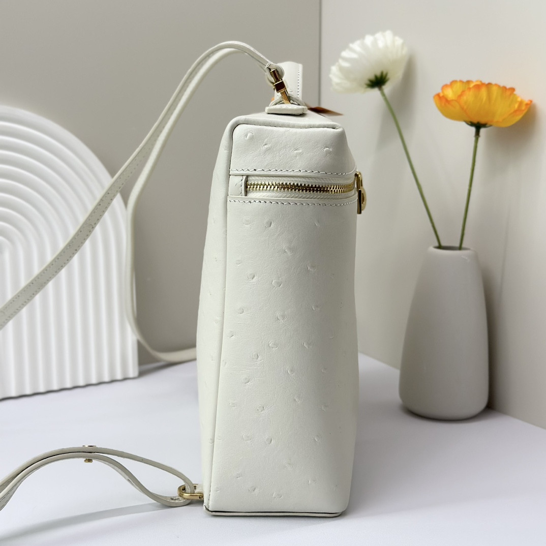 L0r0 P1ana Extra Pocket backpack L23.5 Ostrich-grained Leather 23 x 21 x 8 cm