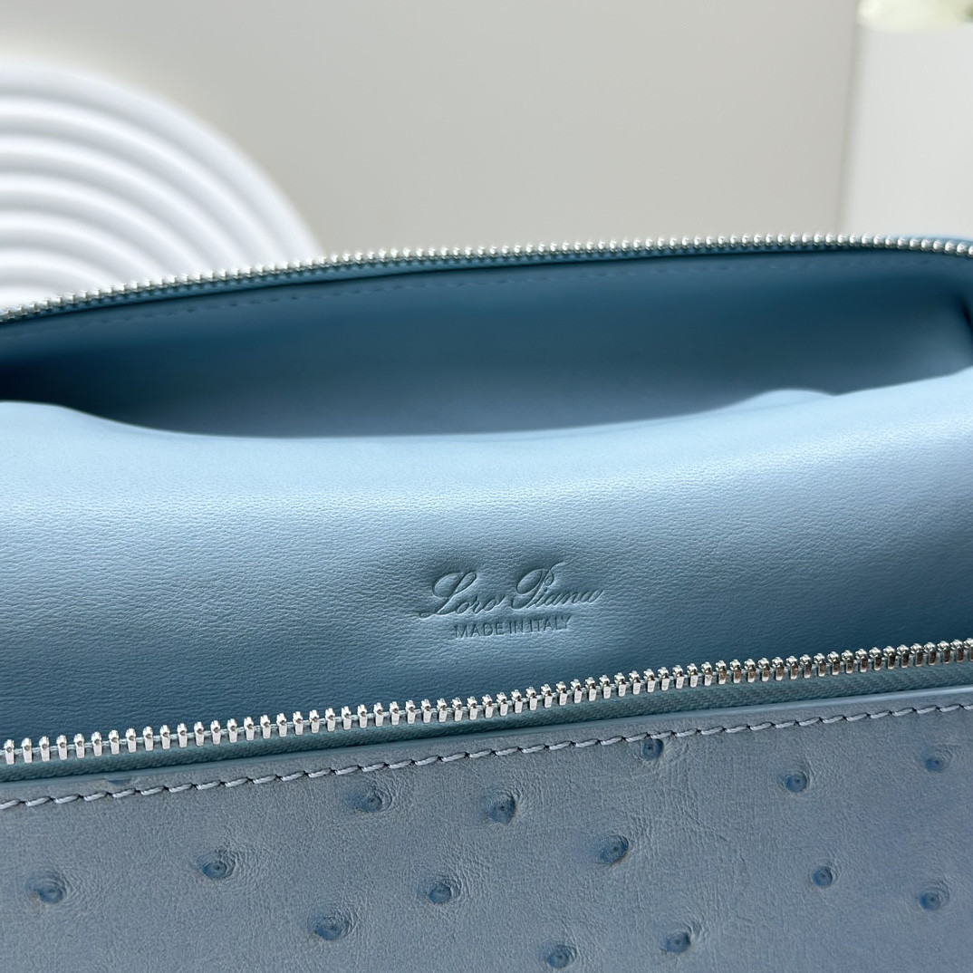 L0r0 P1ana Extra Pocket backpack L23.5 Ostrich-grained Leather 23 x 21 x 8 cm