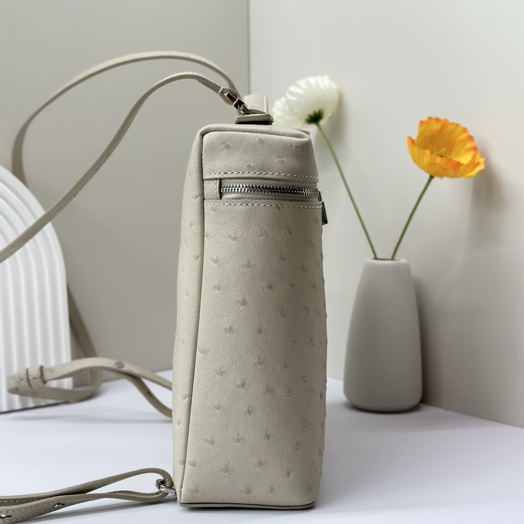 L0r0 P1ana Extra Pocket backpack L23.5 Ostrich-grained Leather 23 x 21 x 8 cm