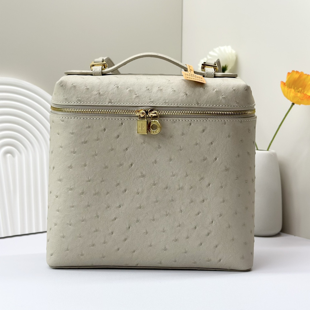 L0r0 P1ana Extra Pocket backpack L23.5 Ostrich-grained Leather 23 x 21 x 8 cm