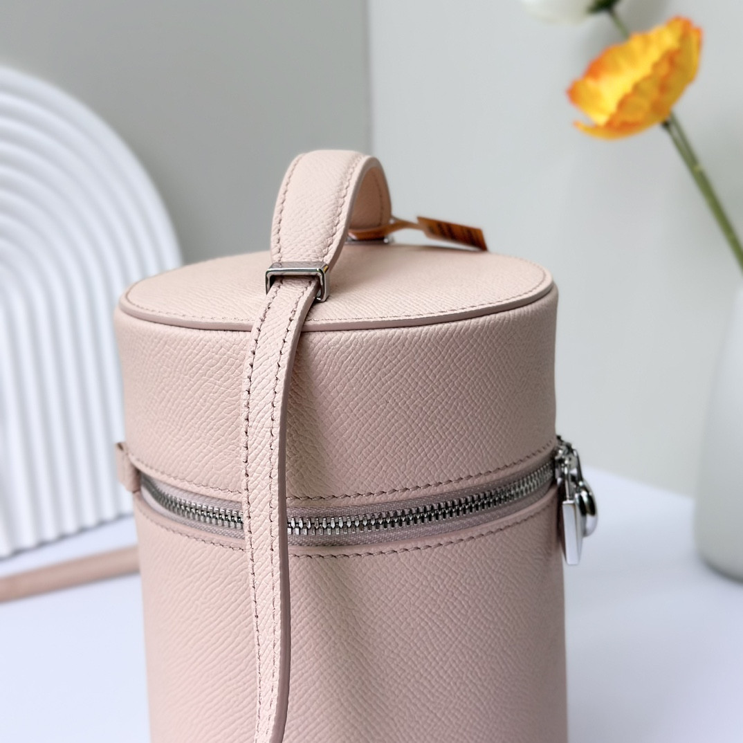 L0r0 P1ana Extra Case Textured Calfskin 12 x16 x12cm