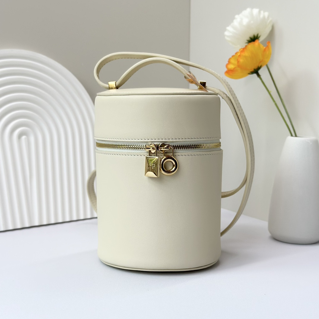 L0r0 P1ana Extra Case Smooth Calfskin 12 x16 x12cm