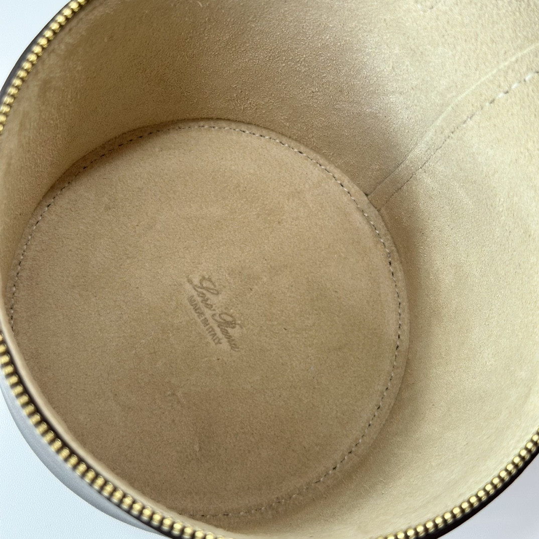 L0r0 P1ana Extra Case Smooth Calfskin 12 x16 x12cm