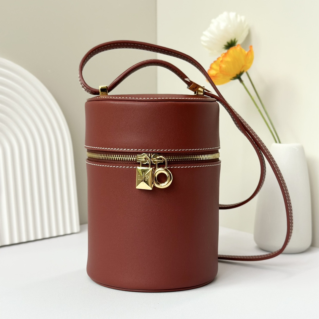 L0r0 P1ana Extra Case Smooth Calfskin 12 x16 x12cm