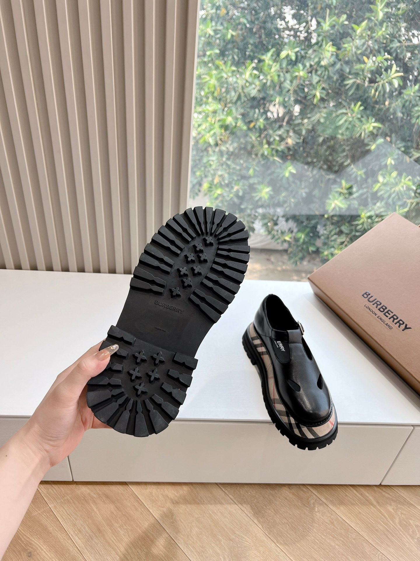 UA Bv*b*rry Check Leather Flats