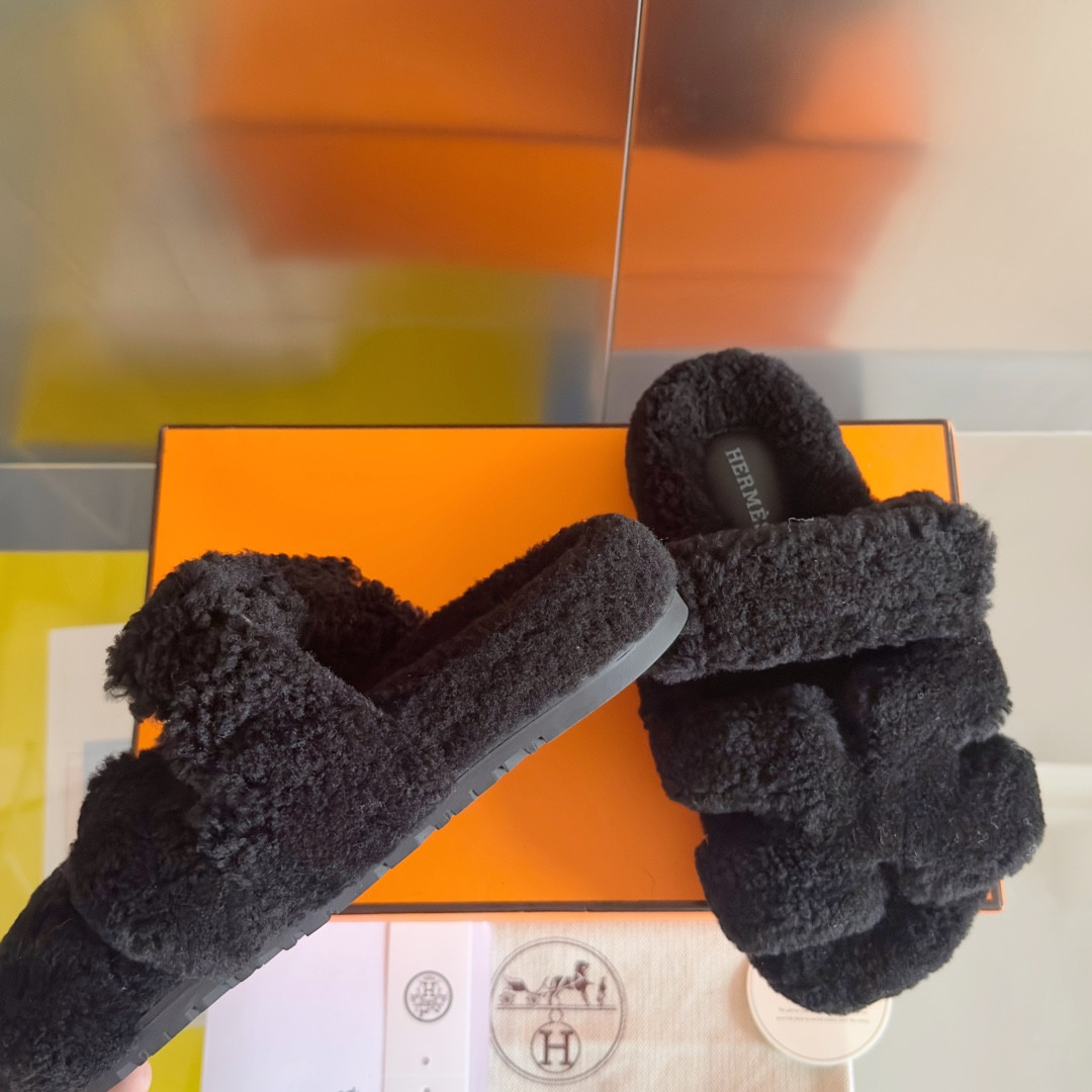 UA H**me5 Chypre sandal