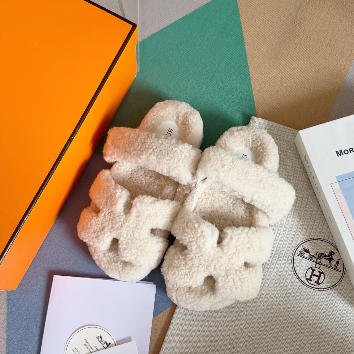 UA H**me5 Chypre sandal