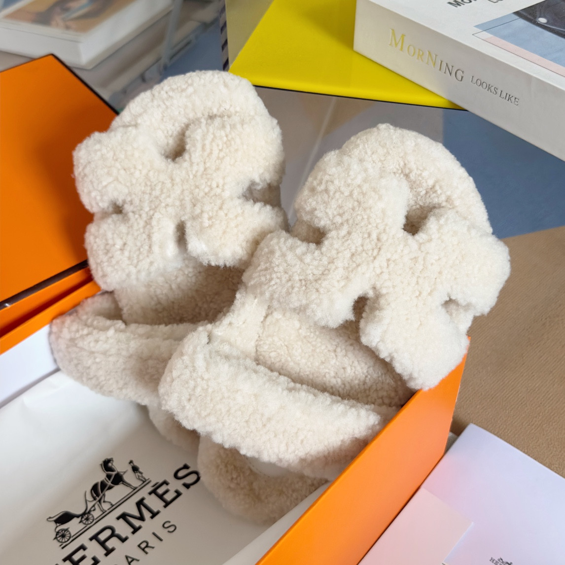 UA H**me5 Chypre sandal