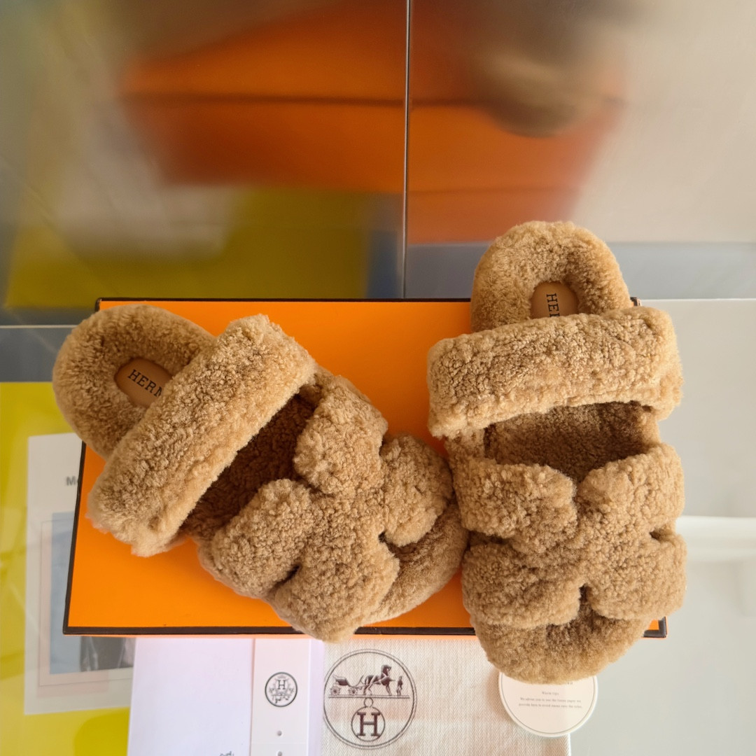 UA H**me5 Chypre sandal