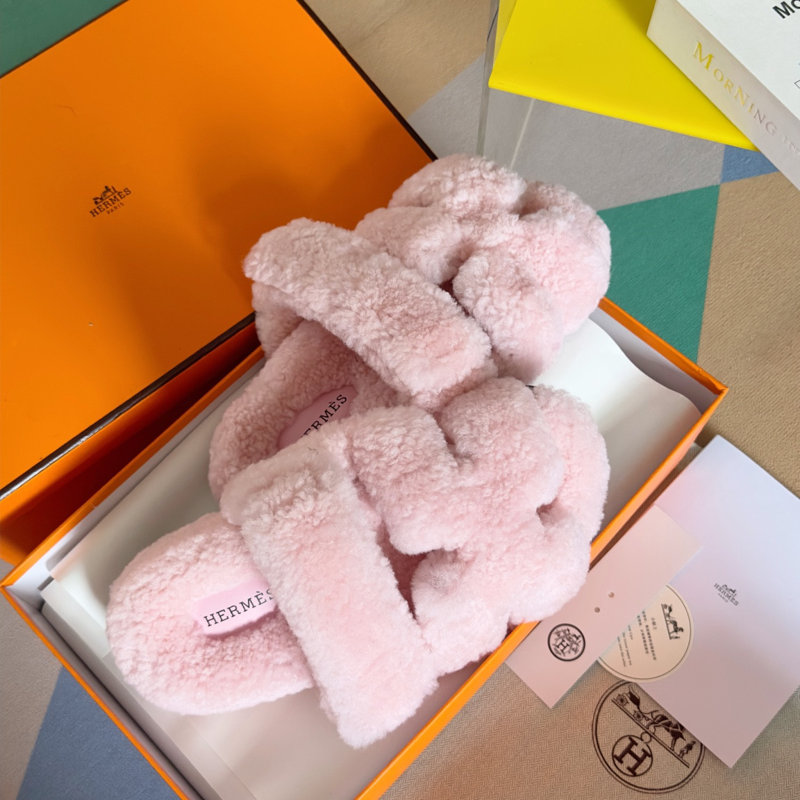 UA H**me5 Chypre sandal