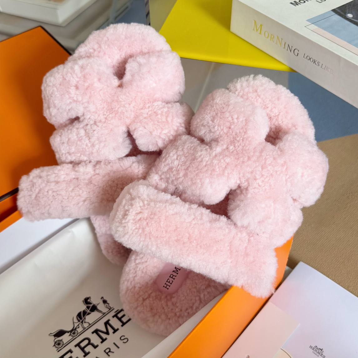 UA H**me5 Chypre sandal