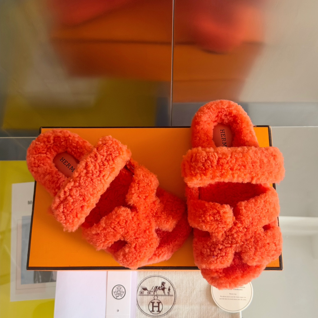 UA H**me5 Chypre sandal