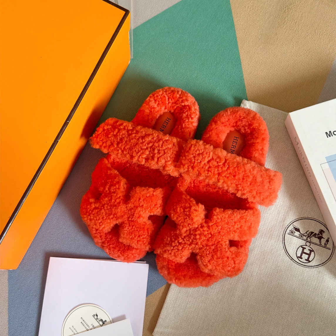 UA H**me5 Chypre sandal