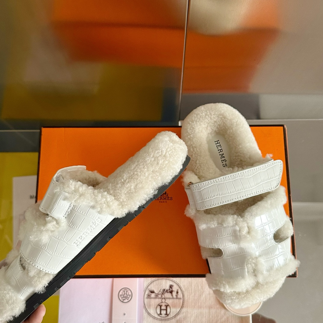 UA H**me5 Chypre sandal