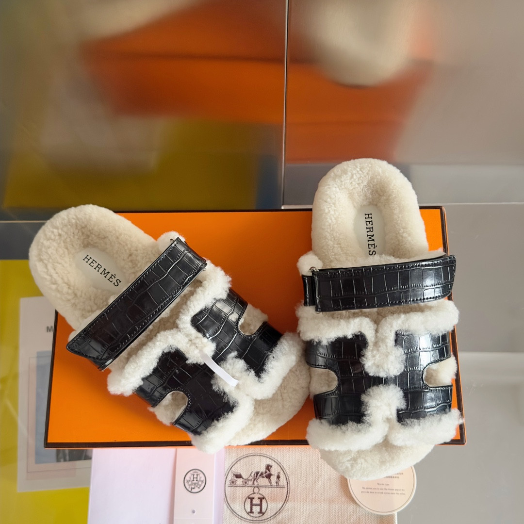 UA H**me5 Chypre sandal