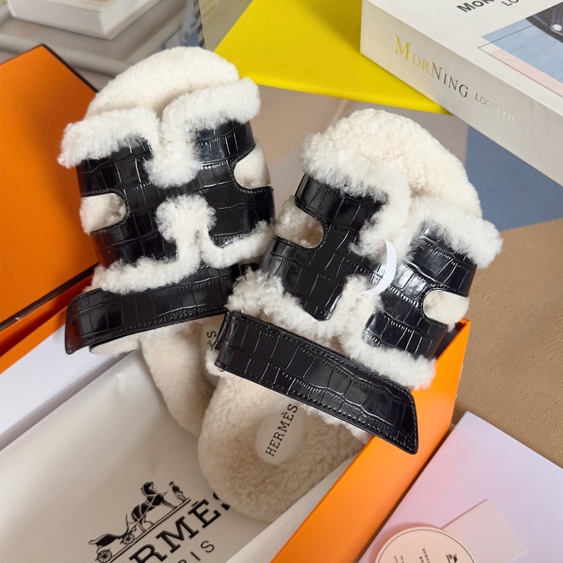 UA H**me5 Chypre sandal