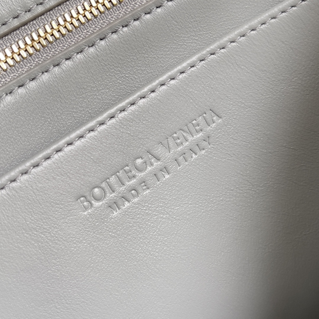 B0tt*ga Ven*ta East-West Andiamo 29x10x18CM