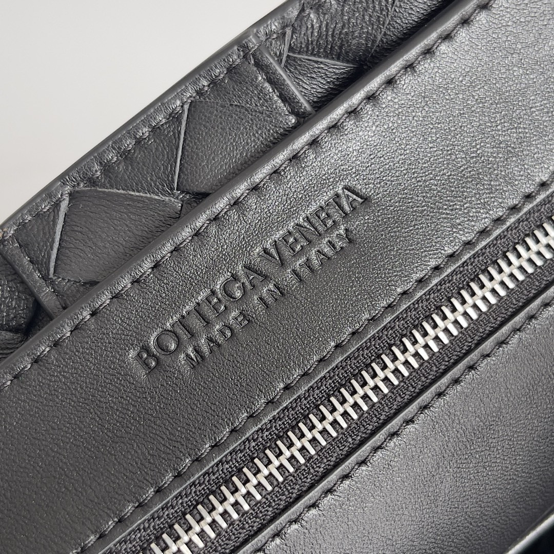 B0tt*ga Ven*ta Medium Andiamo 32x25x11CM