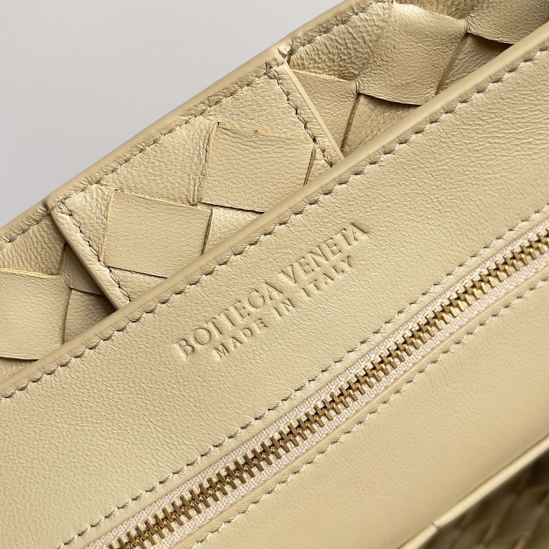 B0tt*ga Ven*ta Medium Andiamo 32x25x11CM