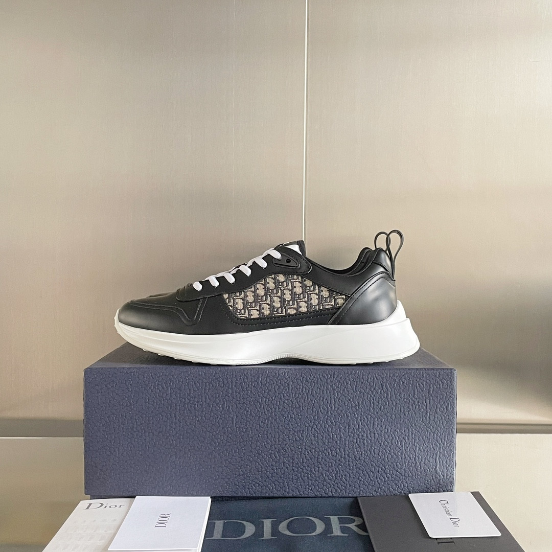 UA D10r B25 Runner Sneaker