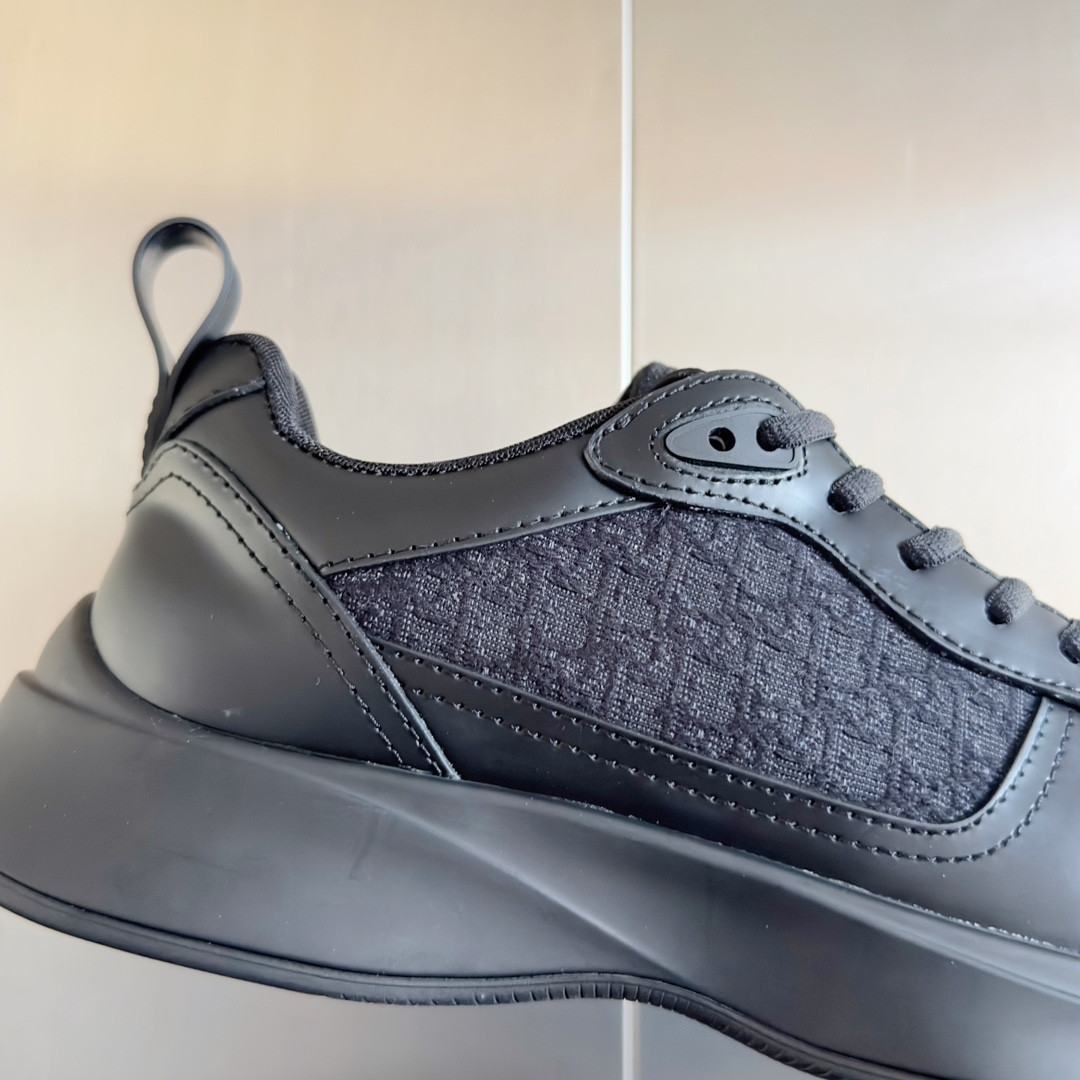 UA D10r B25 Runner Sneaker