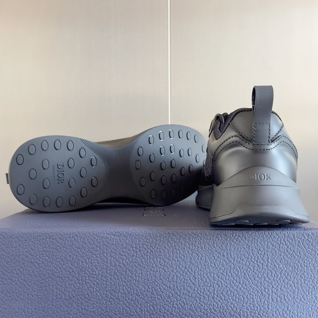 UA D10r B25 Runner Sneaker